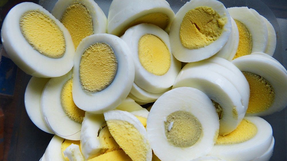 Sinawa obwódka na jajku – co oznacza?
