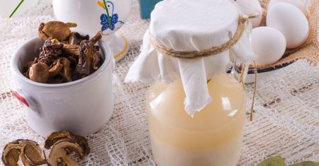 To najłatwiejszy przepis na zakwas na żurek. Zupa wychodzi aromatyczna i pełna smaku