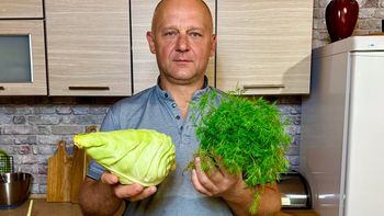 Przepyszna młoda kapusta na ciepło. Danie, które zrobisz bez kombinowania