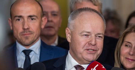 "PiS upada". Opozycja świętuje przejęcie władzy w śląskim sejmiku, politolog mówi, że to zapowiedź zmian w kraju