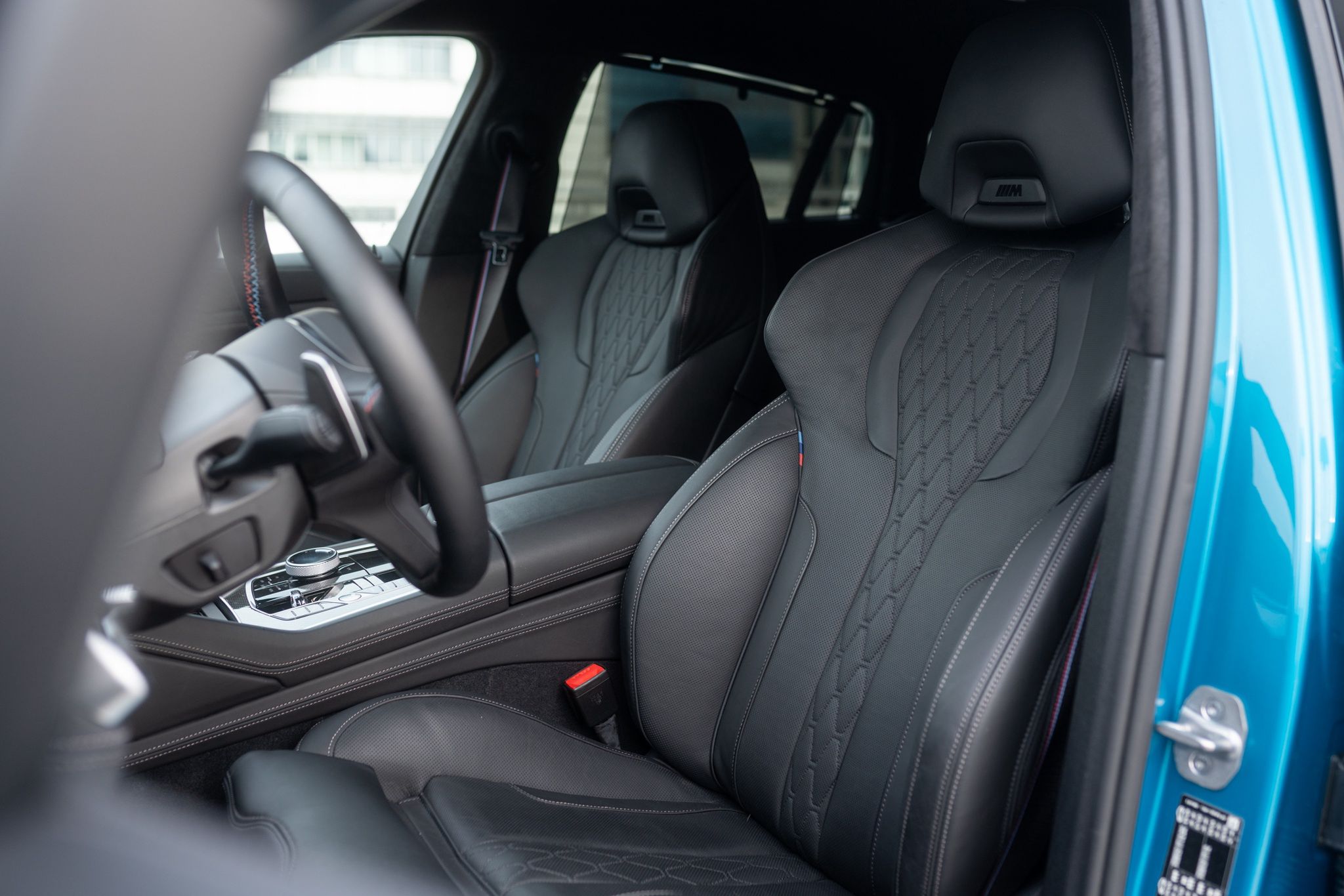 BMW X6 M60i