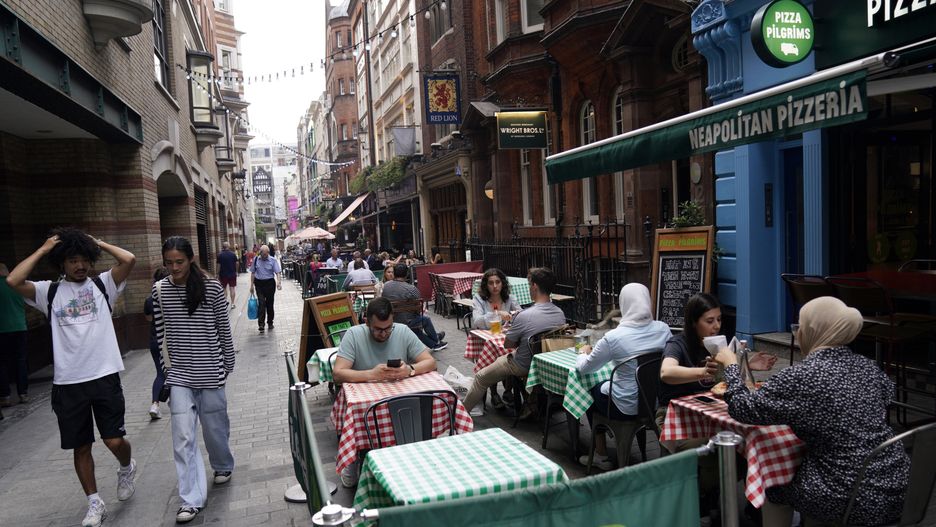 Koronawirus. Wielka Brytania wprowadza kwarantannę dla podróżujących z Francji i Holandii