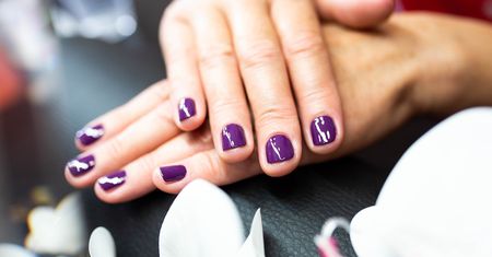 Pielęgnacja dłoni i paznokci - porady, kosmetyki, bezpieczny manicure