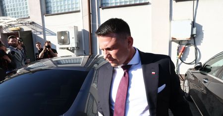 Mentzen wyciągnął telefon. Zarzucił kłamstwo Trzaskowskiemu
