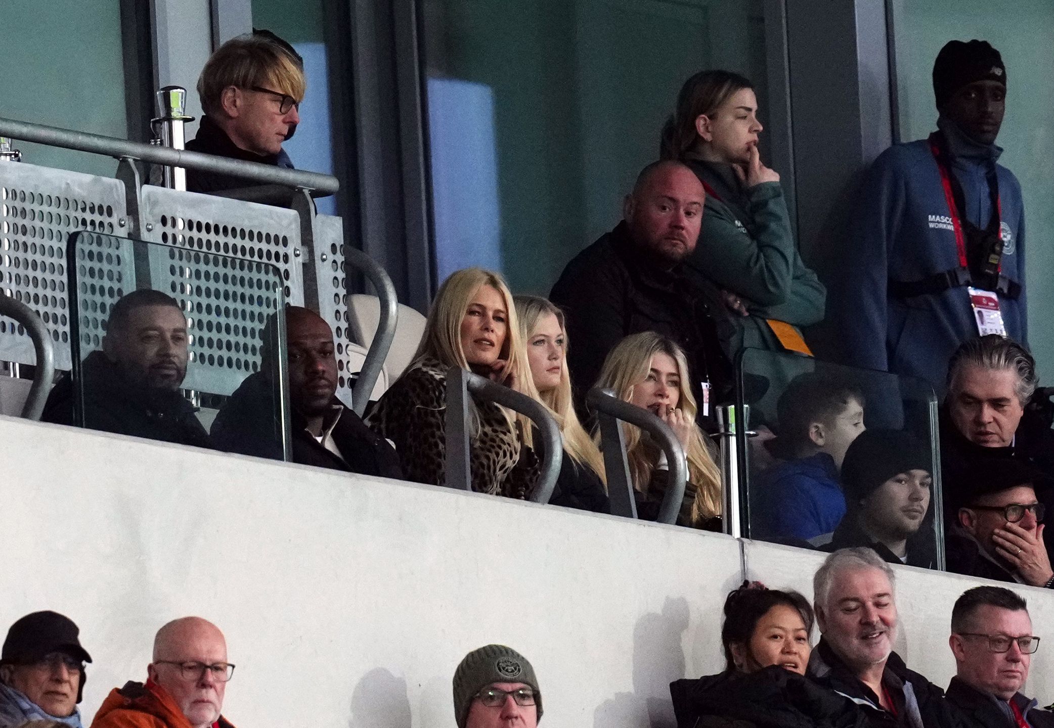 Claudia Schiffer ogląda mecz z córkami 