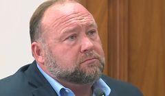 „Kuźnia” teorii spiskowych Infowars wpadła w ręce portalu satyrycznego