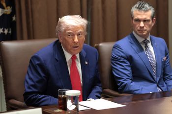 Zamieszanie w administracji Trumpa. Jak doszło do wstrzymania dostaw broni do Ukrainy?