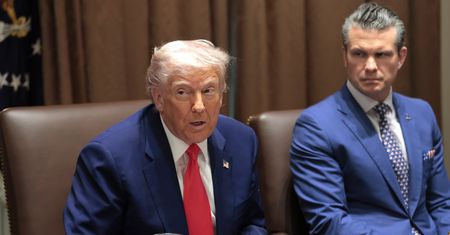 Nieporozumienia. Donald Trump tłumaczy wstrzymanie dostaw dla Kijowa