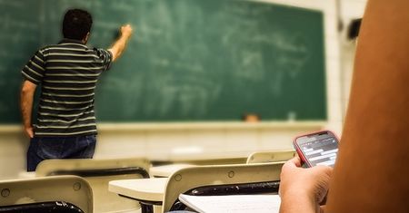 Smartfon dozwolony na lekcji - dobry pomysł?