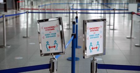 Na lotniskach przed świętami zrobiło się tłoczno