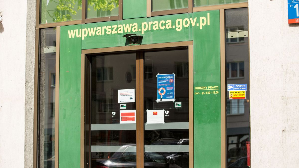 W urzędach pracy zatrudnionych jest 22 tysiące ludzi.