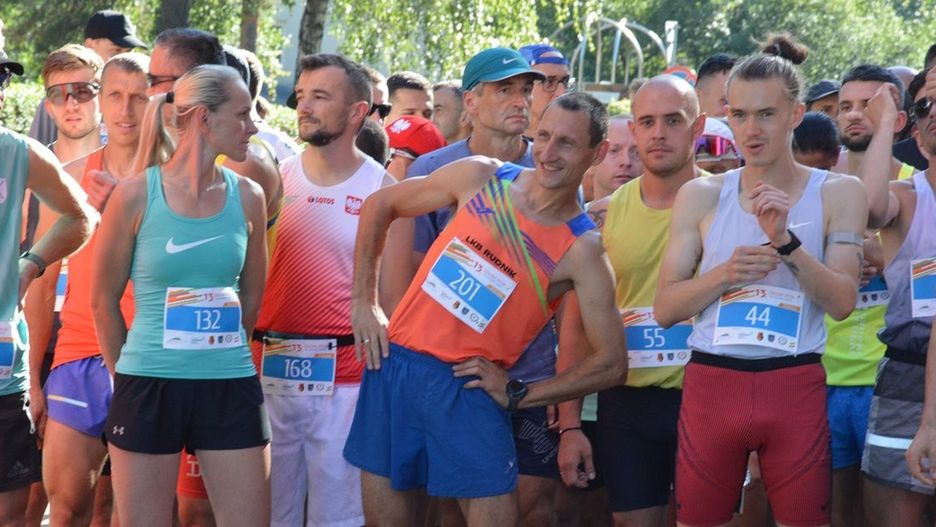 Zawodnicy na trasie 13. Stalowej Dychy