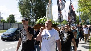 Męski Różaniec przeszedł ulicami Kielc. Po Mszy świętej rozpoczęła się procesja wiary do parafii świętego Józefa Robotnika. Zobacz zdjęcia