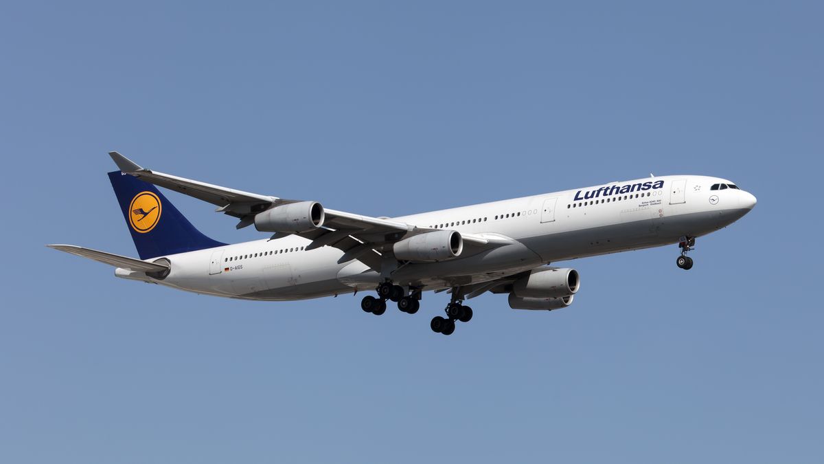 MONTREAL, CANADA - 2022/05/20: A Lufthansa Airbus 340-300 lands at Montreal Pierre Elliott Trudeau international Airport. Lufthansa is the flag carrier of Germany. When combined with its subsidiaries, it is the second-largest airline in Europe in terms of passengers carried after ultra low-cost carrier Ryanair. (Photo by Fabrizio Gandolfo/SOPA Images/LightRocket via Getty Images)