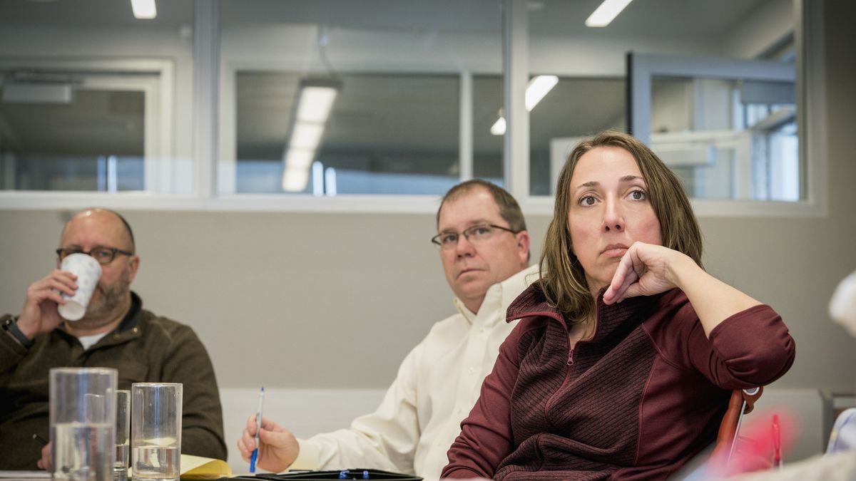 Wielu pracowników mówi bezsensownym spotkaniom "tak", ponieważ jest to niejako normą w ich miejscu pracy
