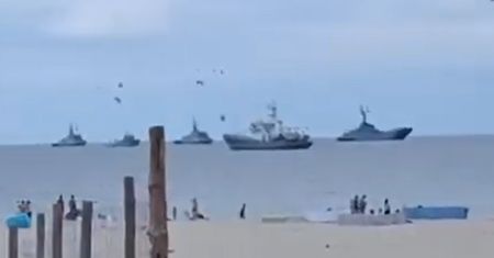 Okręty pojawiły się na Helu. "Jak przed walkami zbrojnymi"