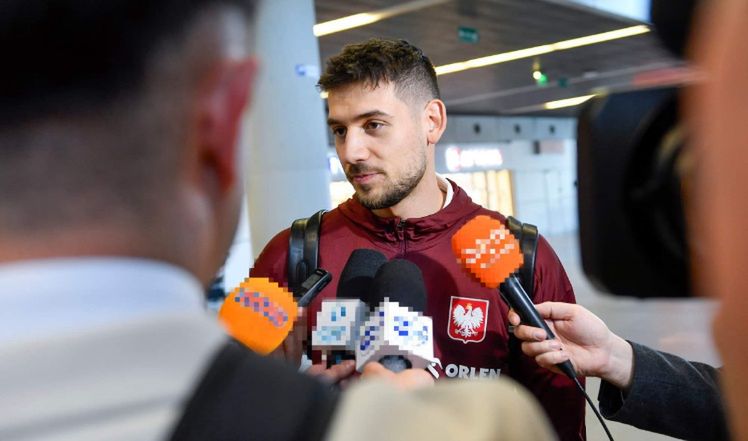 Reprezentacja Polski "przyłapana" na lotnisku 