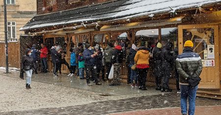 Zagraniczni turyści w Zakopanem. "Jest dosyć egzotycznie, czasami nawet kolorowo"