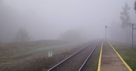 Uwaga na gęstą mgłę. Trudne warunki na drogach