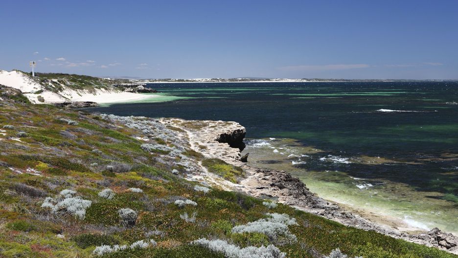 Jach z 5 osobami na pokładzie rozbił się na rafie w Jurien Bay (Australia)