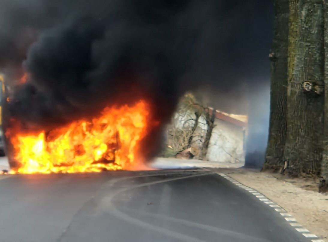 Dzieci jechały na zawody. Bus nagle się zapalił