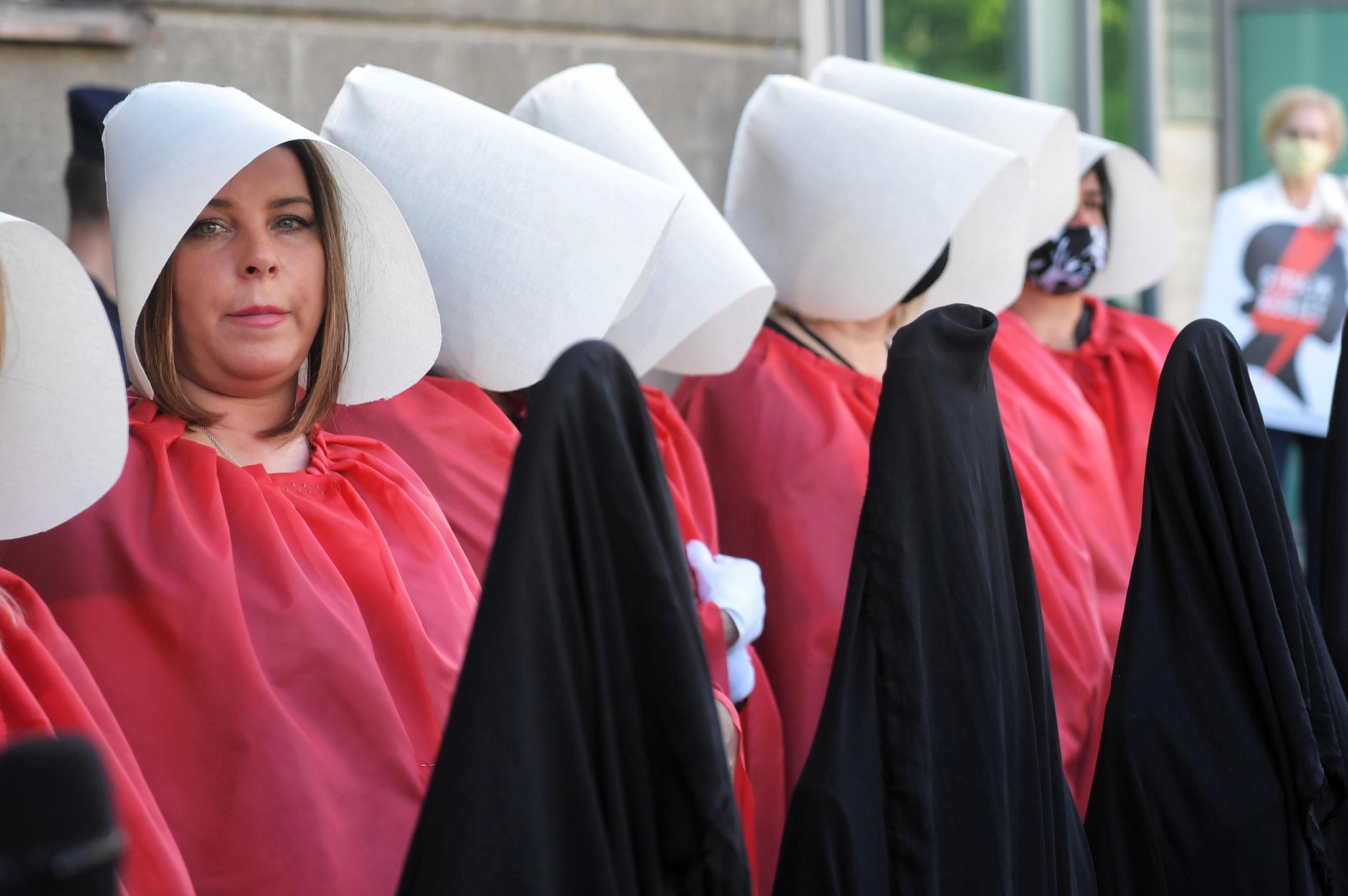 Po ogłoszeniu orzeczenia przez TK w kraju rozpoczęły się protesty kobiet (fot. PAP)