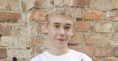 Grał Wojtka w "Rodzinie zastępczej". Dziś ma 30 lat i wygląda jak ZUPEŁNIE INNA OSOBA (FOTO)