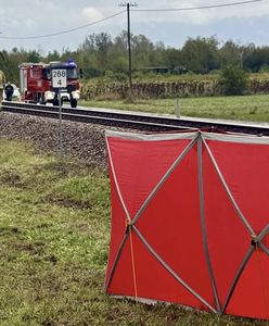 Tragedia w Chorzelowie. Dziadek z wnuczką potrąceni na torach