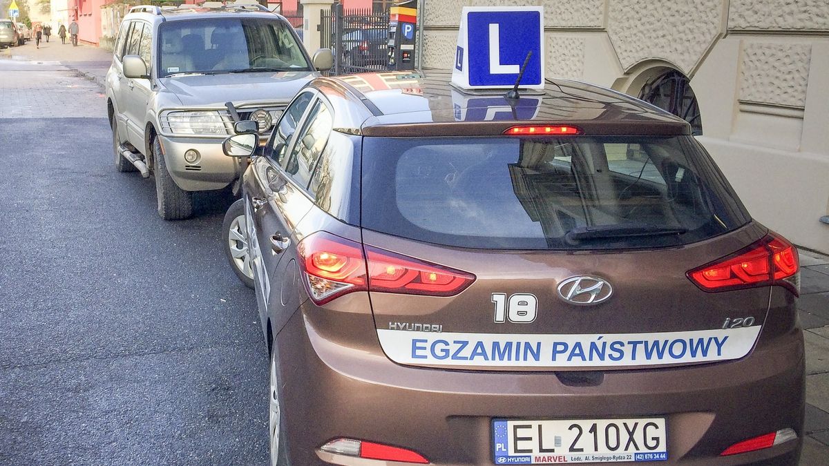 Egzamin na prawo jazdy można zakończyć po 25 minutach, ale tylko wtedy, gdy kandydat na kierowcę wykonał wszystkie zadania.
