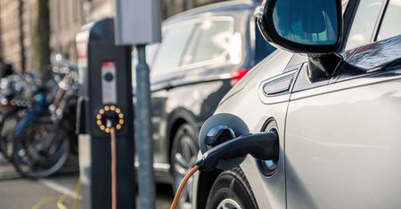 Nowy program dopłat do aut elektrycznych w 2025 r. Padła data