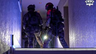 Rozbili gang sutenerów na Śląsku! Policja zatrzymała 13 osób i zabezpieczyła fortunę