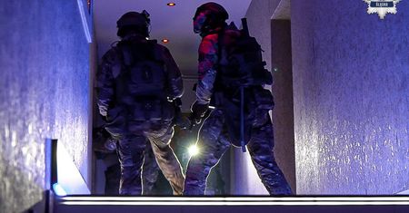 Rozbili gang sutenerów na Śląsku! Policja zatrzymała 13 osób i zabezpieczyła fortunę