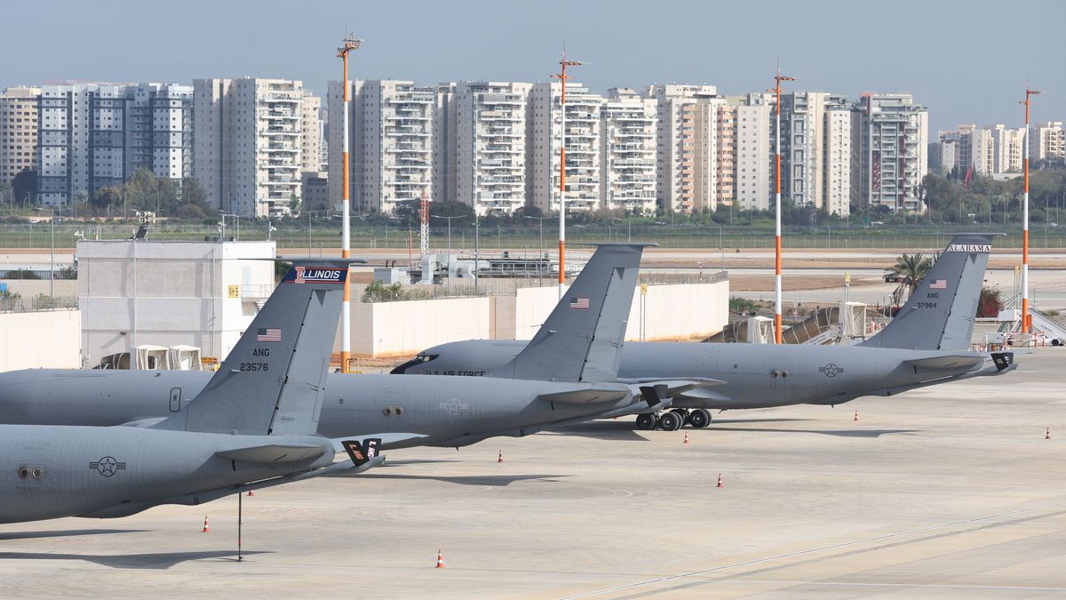US Air Force Boeing KC-135 Stratotankers in Israel's Ben Gurion airport
epa12775514 US Air Force Boeing KC-135 Stratotanker aerial refueling tanker aircraft are seen in Ben Gurion international airport near Tel Aviv, Israel, 25 February 2026, amid the ongoing regional military confrontation tension between the US and Iran.  EPA/ABIR SULTAN 
Dostawca: PAP/EPA.
ABIR SULTAN
aircrafts, airport, conflict, crisis