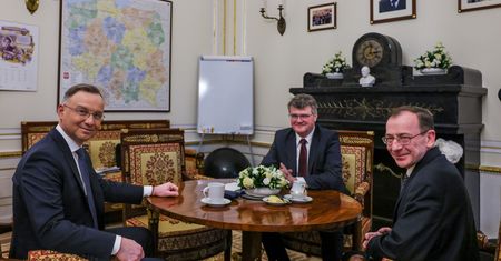 "Radykalne sceny w Sejmie". Posłowie żądają stanowczości Hołowni
