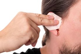 Krew z ucha – przyczyny, diagnozowanie i leczenie