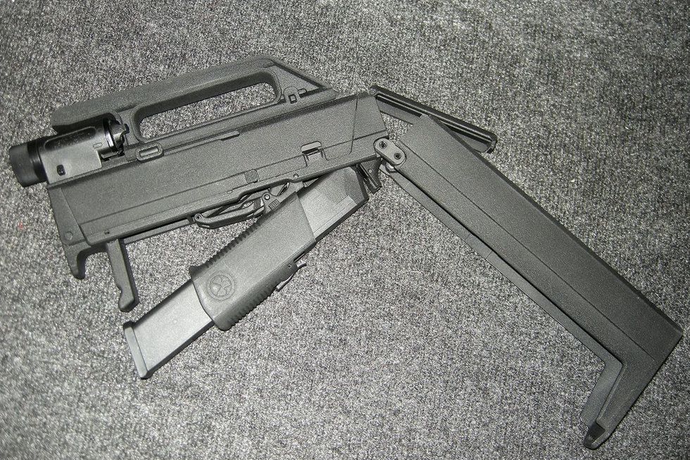 Magpul FMG9 – zabójcza latarka, czyli źródło światła i siła ognia 2