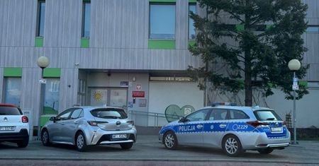 Seria alarmów w szkołach. Policja potwierdza
