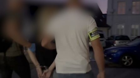 Fałszywe przelewy, fikcyjne konta i paczki z cudzym towarem. CBZC zatrzymało 35-latkę