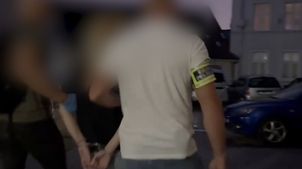 Fałszywe przelewy, fikcyjne konta i paczki z cudzym towarem. CBZC zatrzymało 35-latkę