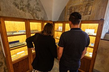 Bez nich nie byłoby komputerów. Zabytkowe maszyny liczące na wystawie w Muzeum UJ. To niezwykły dar dla uczelni