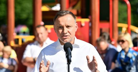 Andrzej Duda i prawo łaski. Rodzina ułaskawionego pozywa "Fakt"