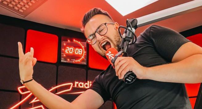 Adrian Nowak przechodzi z Radia ZET do Meloradia. "Rozstajemy się w bardzo dobrych relacjach"