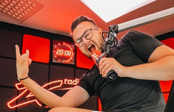 Adrian Nowak przechodzi z Radia ZET do Meloradia. "Rozstajemy się w bardzo dobrych relacjach"