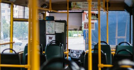 Kierowca nie chciał z nim rozmawiać. Pasażer wyciągnął broń