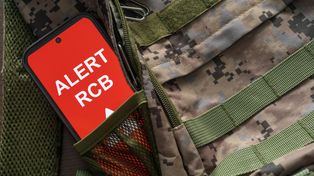 Koniec problemów z alertami? RCB rozmawia z operatorami