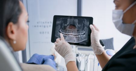 Wariackie ceny u dentysty. Uciekają do Polski