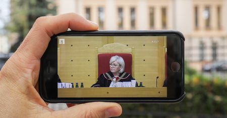 Przyłębska zagrożona? "PiS będzie jej bronił"