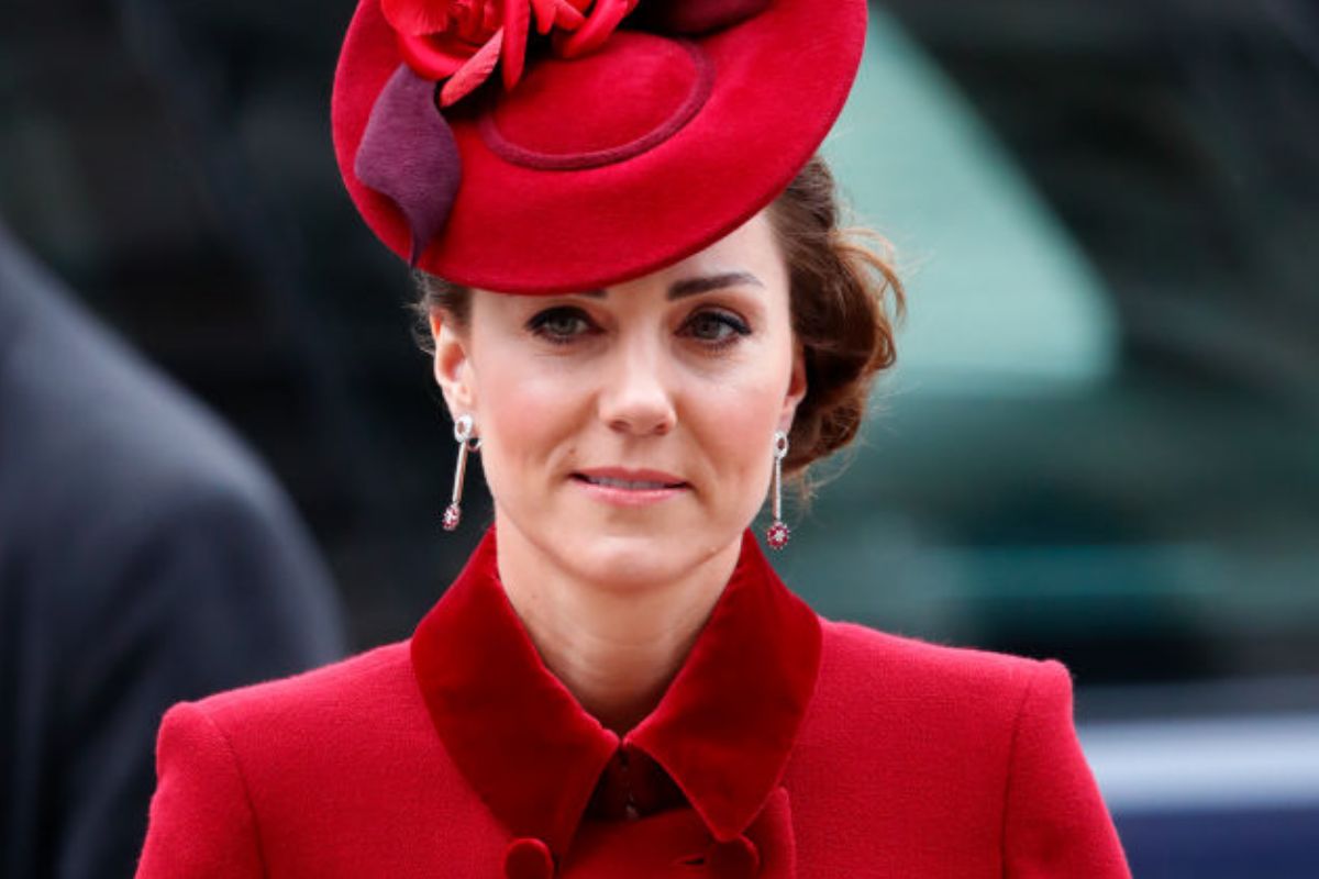 Księżna Kate nosi pierścionek po pewnej osobie. Niewiele osób wiedziało