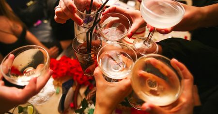 Rodzice nie wiedzą, jak rozmawiać z dziećmi o alkoholu
