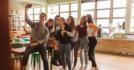 Nowy przedmiot w szkołach „Edukacja zdrowotna”. Biskupi apelują: fundamentem powinna być rodzina i małżeństwo